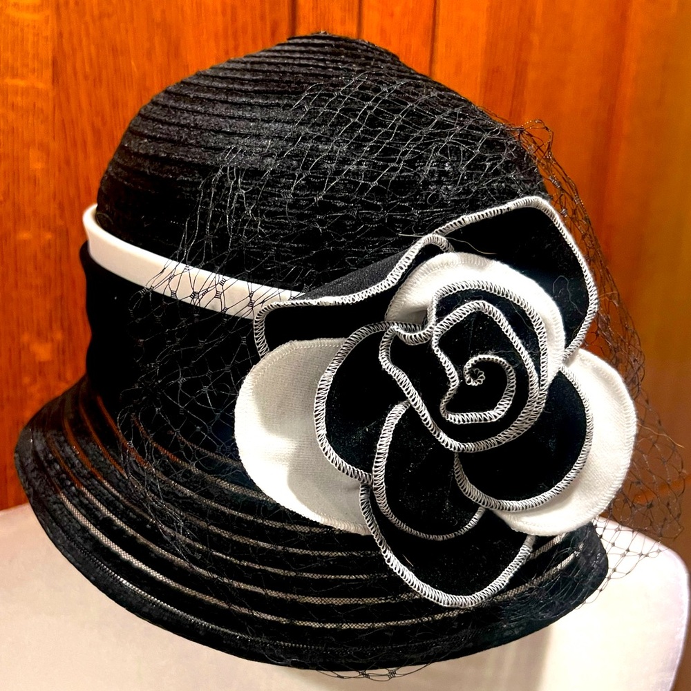NWT Vintage 🖤 Swan 🦢 Hat New York Black & White Ladies Flower Net